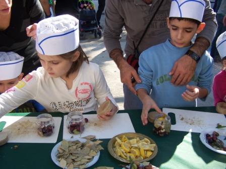 החג של החגים בחיפה, סדנה לילדים כבישת זיתים 10
