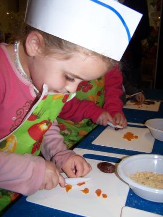 תמונות מסדנת בישול לילדים לט''ו בשבט בקניון הגבעה A